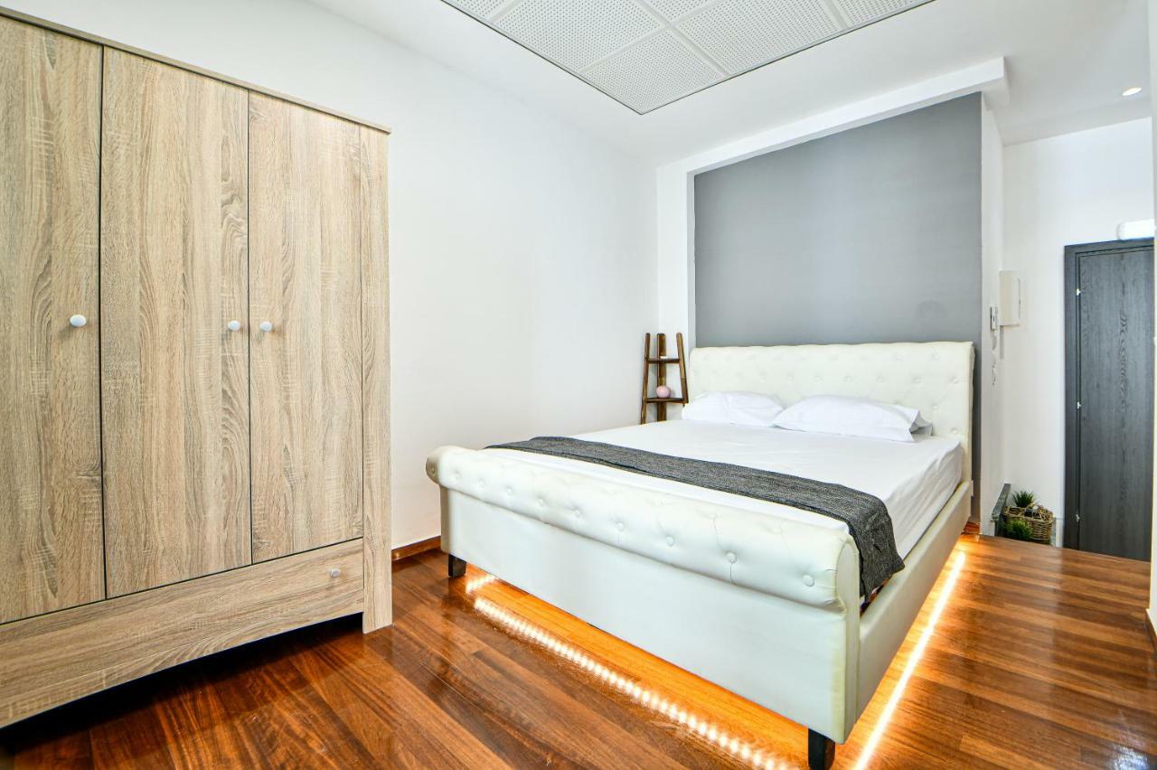 Flowers Of Athens, Boutique Aparthotel With 6-Apartments In Central Athen Exterior foto