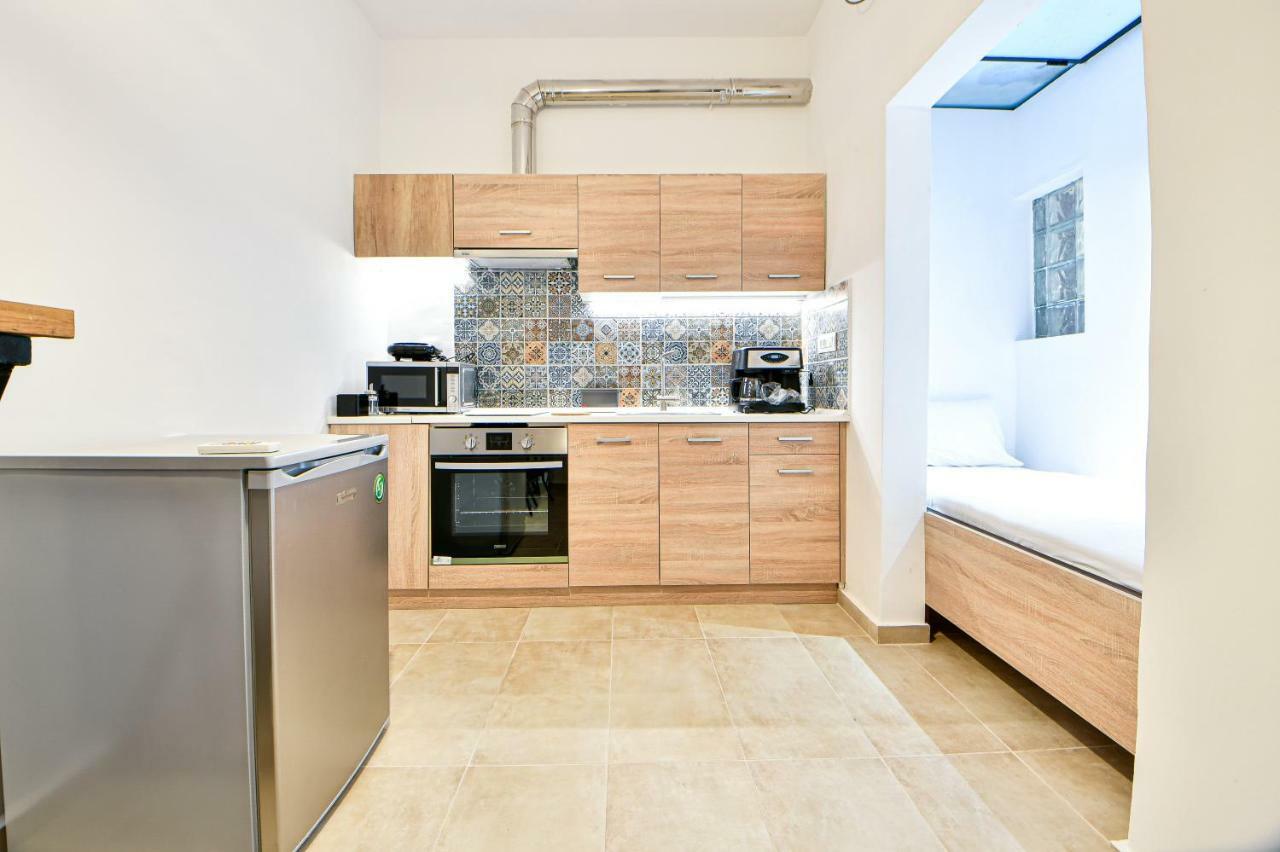 Flowers Of Athens, Boutique Aparthotel With 6-Apartments In Central Athen Exterior foto