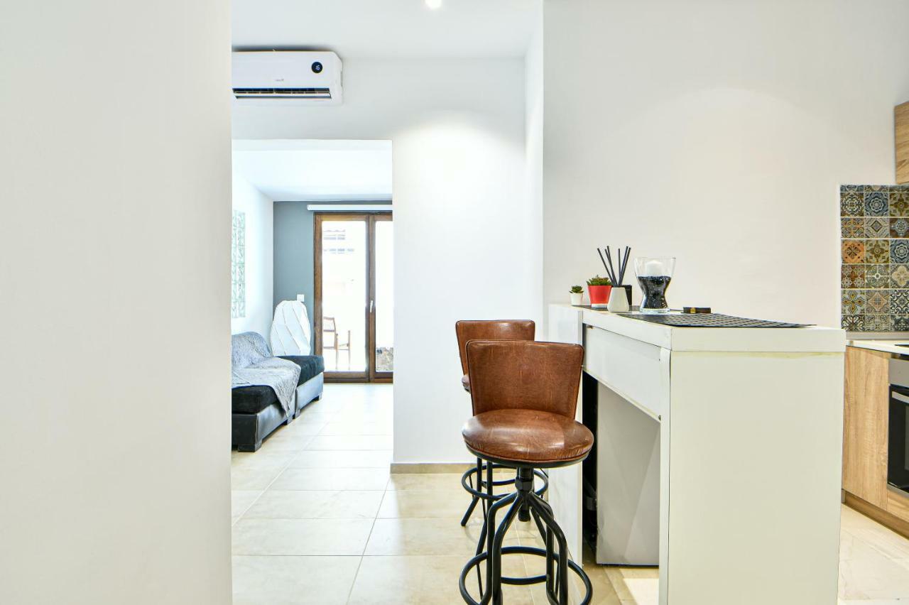 Flowers Of Athens, Boutique Aparthotel With 6-Apartments In Central Athen Exterior foto