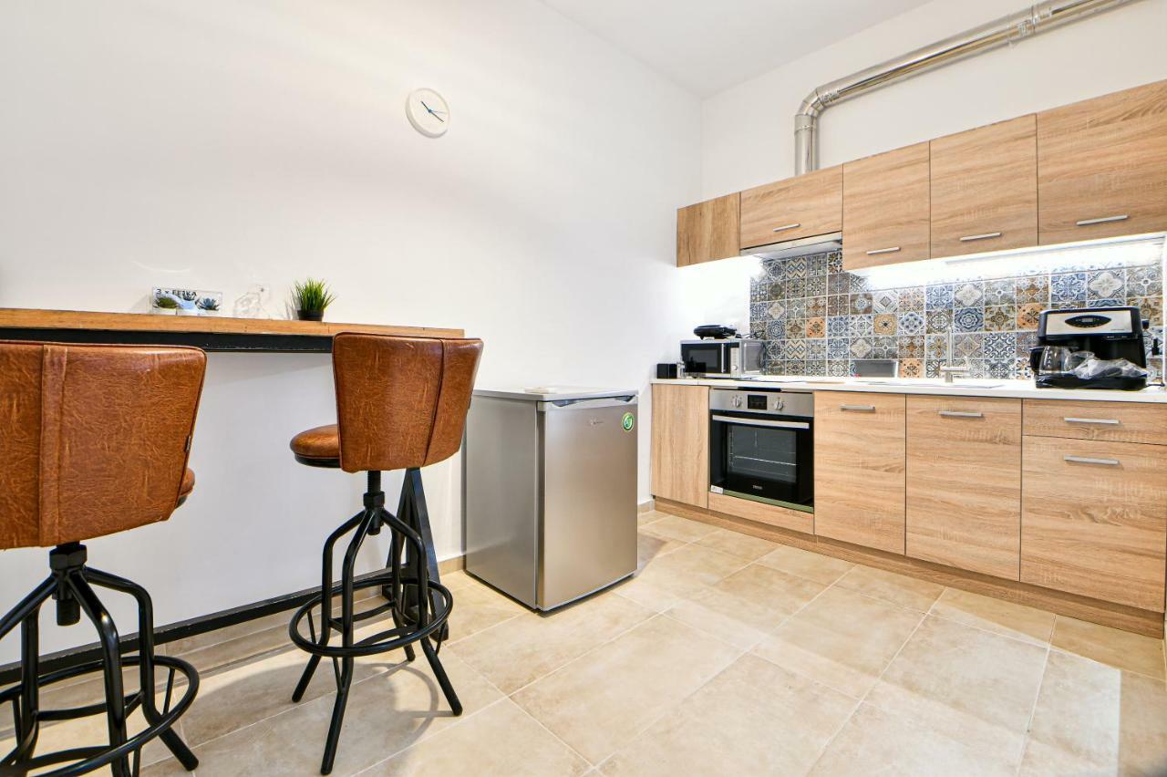 Flowers Of Athens, Boutique Aparthotel With 6-Apartments In Central Athen Exterior foto
